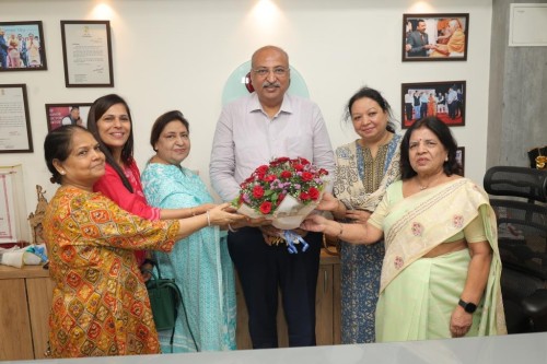 Agrawal Mahila Maitri Sangh Visit Donate Life office