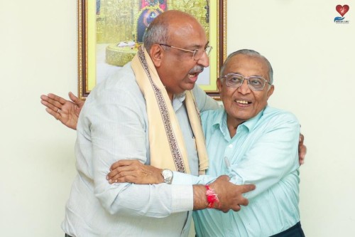 Padma Shri Nilesh Mandlewala met with former Chief Secretary of Gujarat State Shri P. K. Lahiri Sir