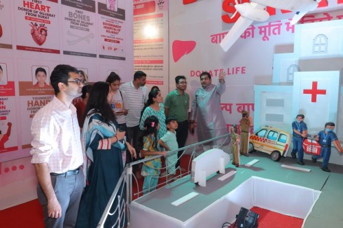 KRJ Diagonistic Center Doctor visited a Ganesh pandal organised by 'Donate Life' and 'Vaastav Group' based on the theme of organ donation.